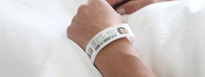 Решение для идентификации пациентов больниц с помощью браслетов от компании Zebra